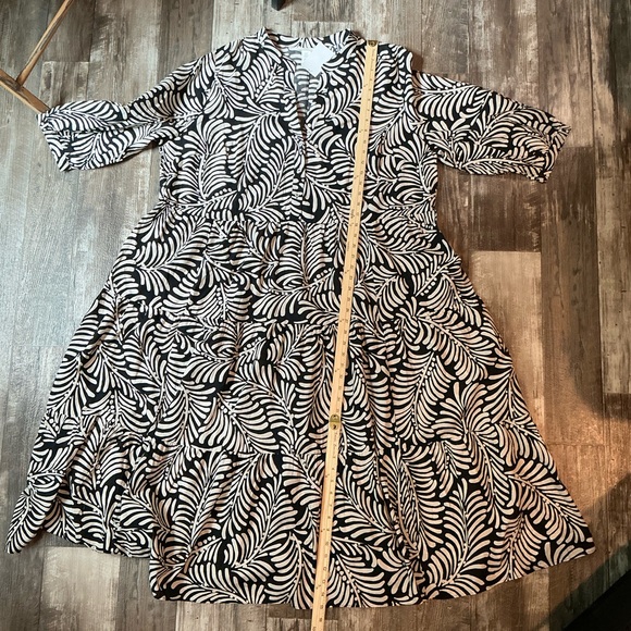 NWT H&M Monochrome Leaf Pattern Dress Size XXL - Picture 4 of 9